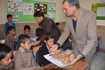 پیگیر بازگشت تغذیه مجانی به مدارس کشور هستیم