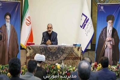 مولفین کتب درسی نظرات معلمان و دانش آموزان را جویا شوند