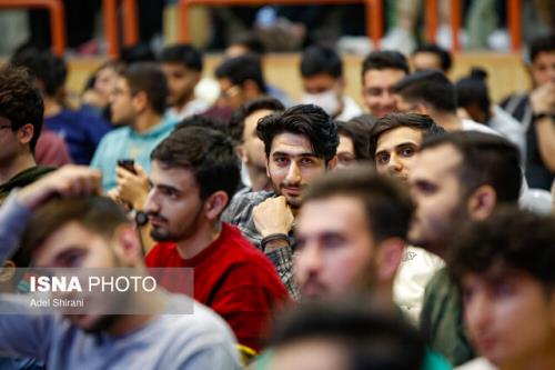 چالش های دانشجویان در راه تحصیل و آینده شغلی