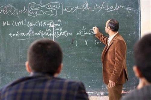 معلمی که با حمایت های مالی، مانع ترک تحصیل دانش آموزانش می شود