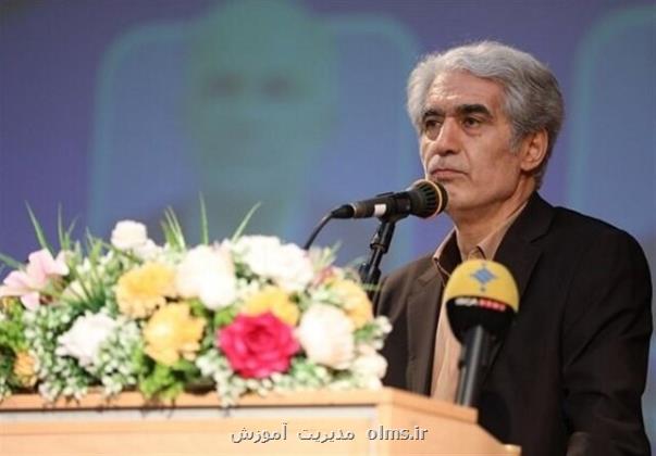 صنایع، مشکلات و پروژه های خویش را به دانشگاه ها بسپارند