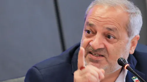 ملت ایران با ایستادگی در مقابل آمریکا و اسرائیل عظمت خویش را به جهان نشان داد