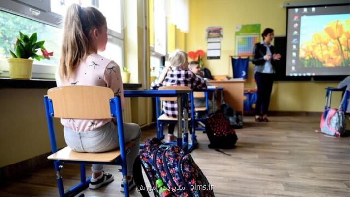 تاكید مقامات لهستان بر بازگشایی مدارس
